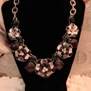 Silver tone Statement Necklace. Perfect for Fall/Winter.